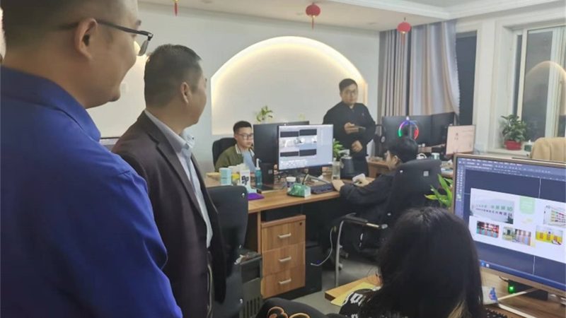 小标题：小型纪录片团队的制作优势
